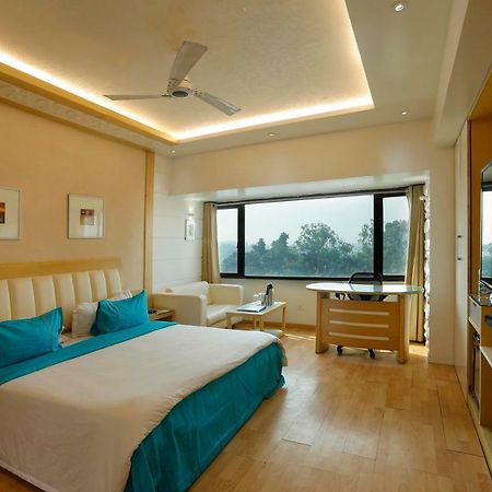 Shivoy Hotel Gorakhpur Luaran gambar