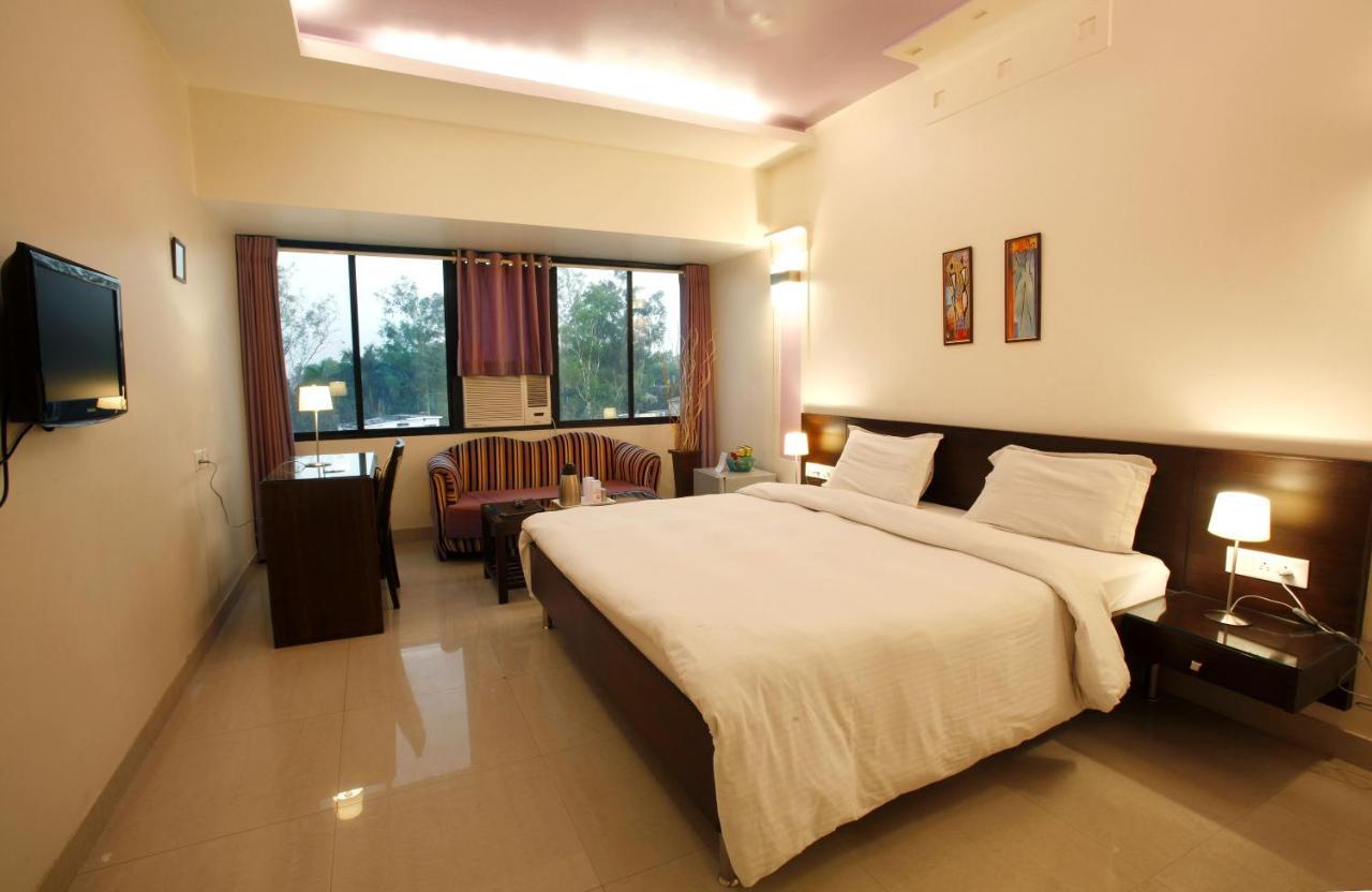 Shivoy Hotel Gorakhpur Luaran gambar